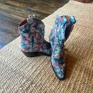Miron Crosby Maggie bootie- size 6/6.5